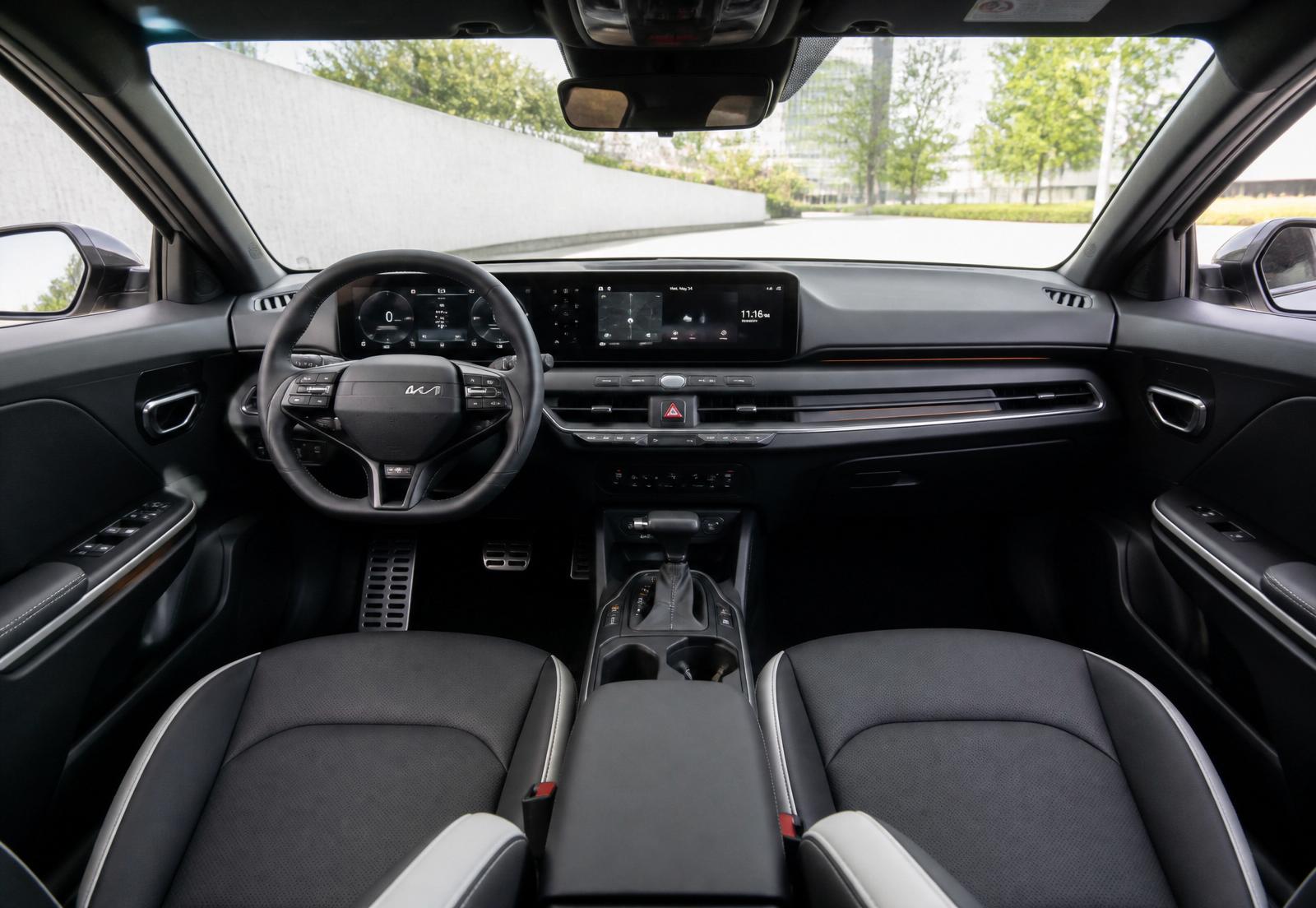 2025 Kia K4 interior with dual panoramic digital display